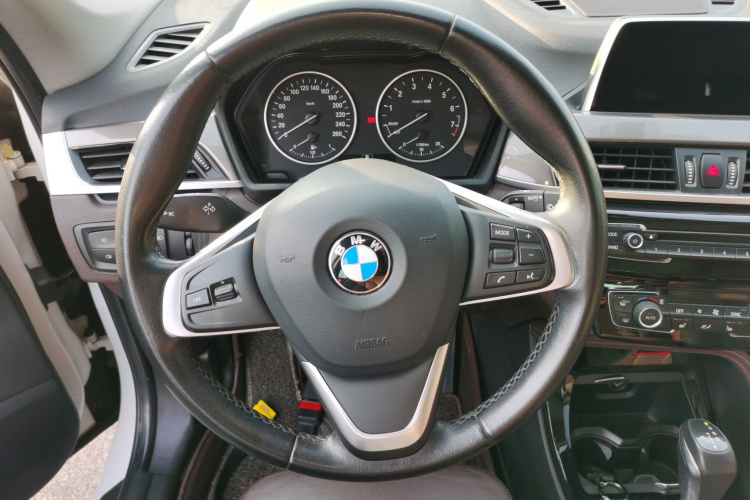 宝马X1 2018款 xDrive20Li 尊享型中控内饰13