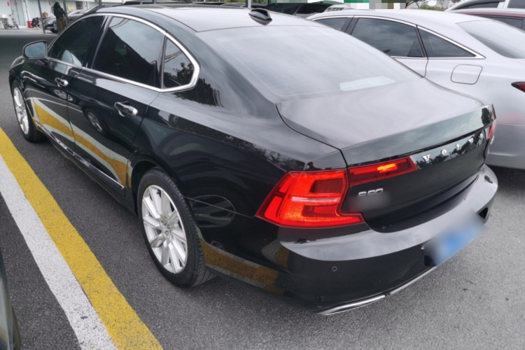 沃尔沃S90 2020款 改款 T5 智逸豪华版车身外观4