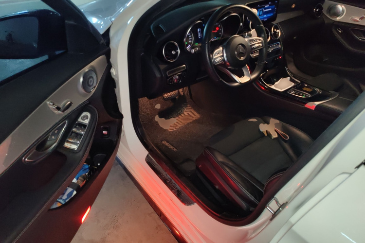 奔驰C级 2019款 C 260 运动版中控内饰20