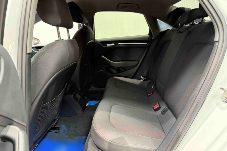 奥迪A3 2018款 30周年年型 Limousine 35 TFSI 进取型局部细节9004