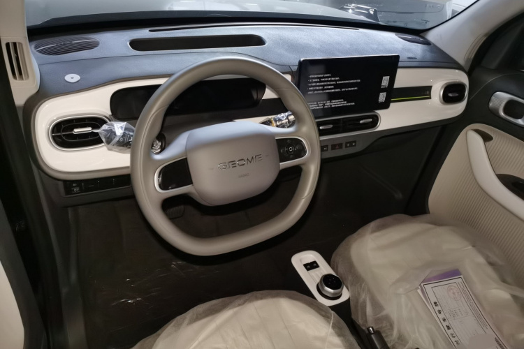 吉利银河 2025款 210km 熊猫卡丁中控内饰12