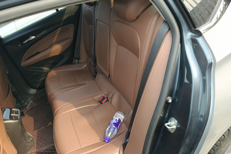 别克 君威 2019款 20T 精英型 国V中控内饰21