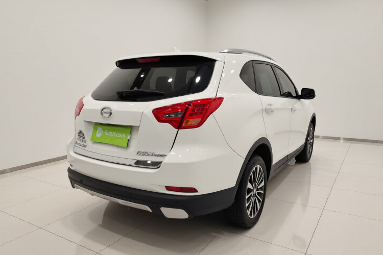 广汽传祺 传祺GS5 Super 2016款 2.0L 自动两驱周年纪念版车身外观7