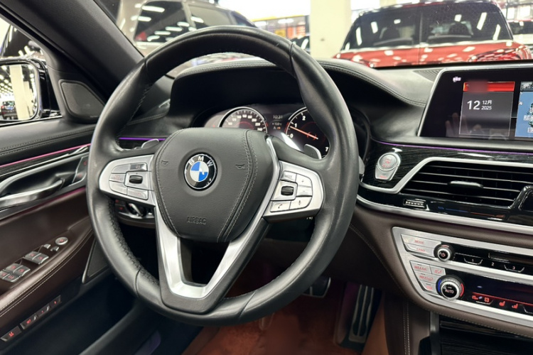 宝马7系 2018款 730Li 尊享型 M运动套装局部细节13