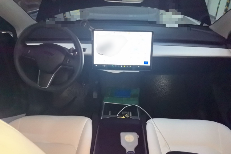 特斯拉 Model Y 2021款 长续航全轮驱动版中控内饰7002