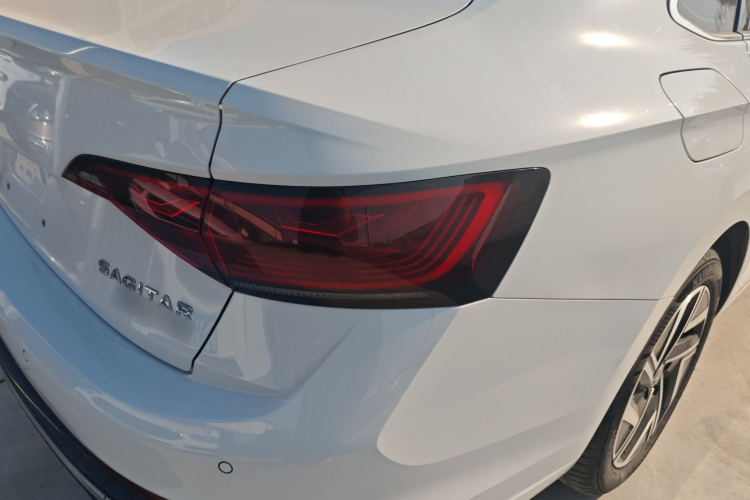 大众 速腾 2023款 300TSI DSG超越版车身外观9