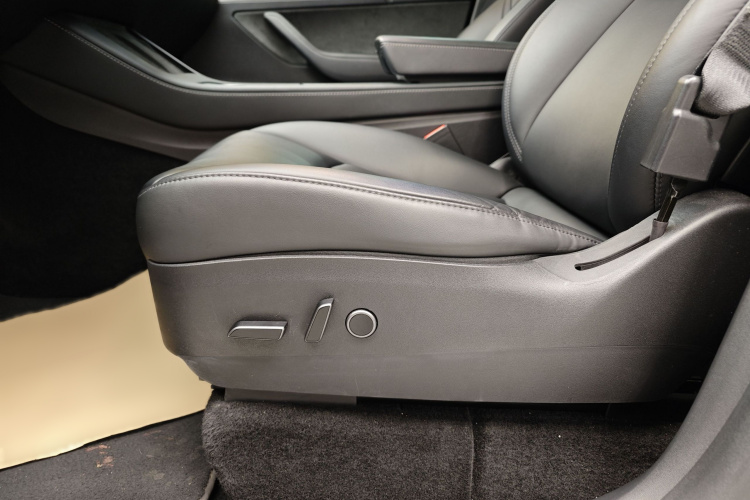 特斯拉 Model Y 2021款 标准续航后驱版中控内饰7003