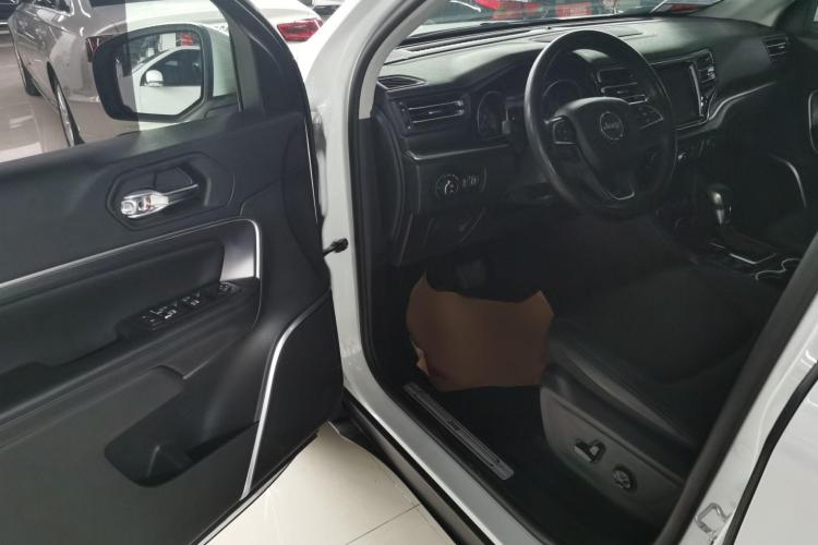 Jeep 大指挥官 2018款 2.0T 四驱悦享版 国V中控内饰7001