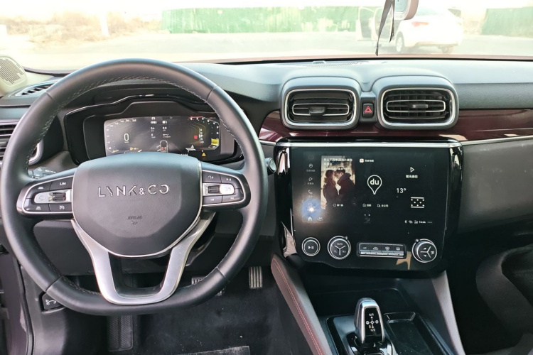 领克02 2021款 1.5TD DCT两驱耀Plus中控内饰12