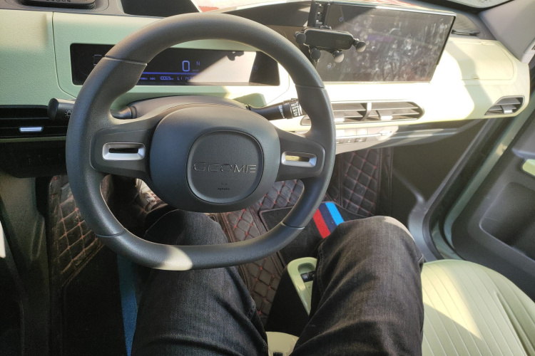 吉利银河 2023款 熊猫mini 200km 灵动熊中控内饰12