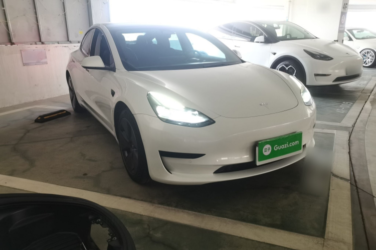 特斯拉 Model 3 2022款 后轮驱动版车身外观3
