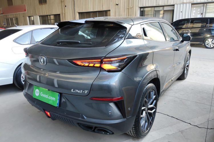 长安UNI-T 2022款 1.5T 旗舰型车身外观7