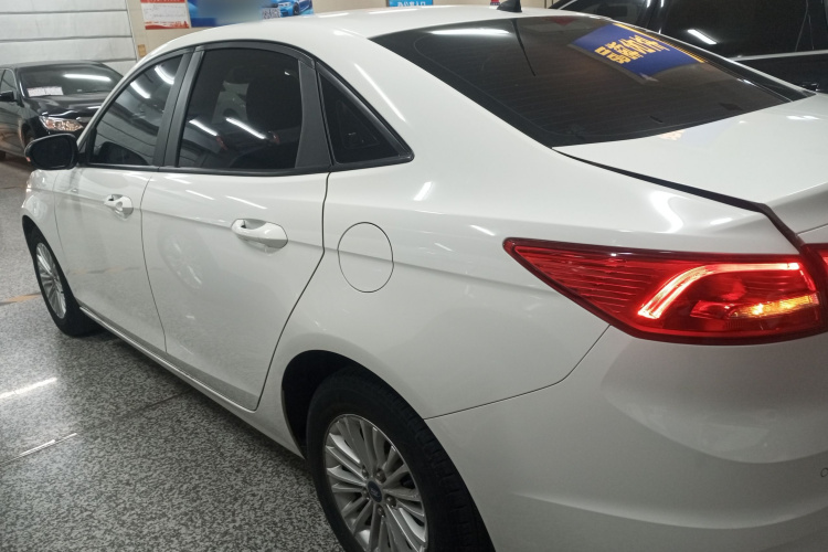 福特 福睿斯 2015款 1.5L 自动舒适型车身外观6003