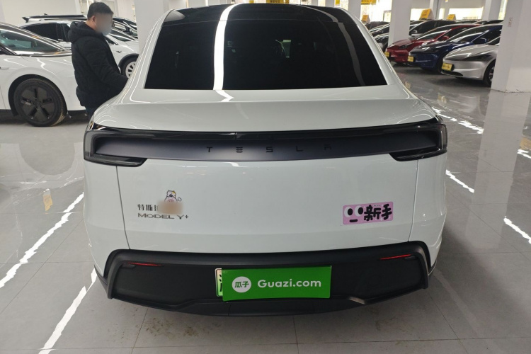 特斯拉 Model Y 2025款 长续航全轮驱动 首发版车身外观6