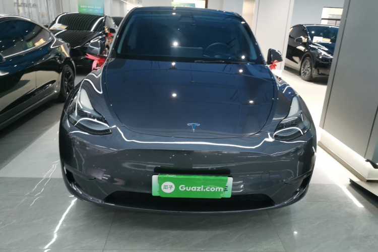 特斯拉 Model Y 2022款 改款 长续航全轮驱动版车身外观2