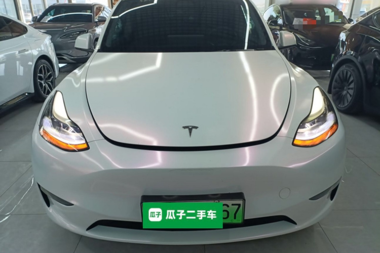 特斯拉 Model Y 2021款 标准续航后驱版车身外观2