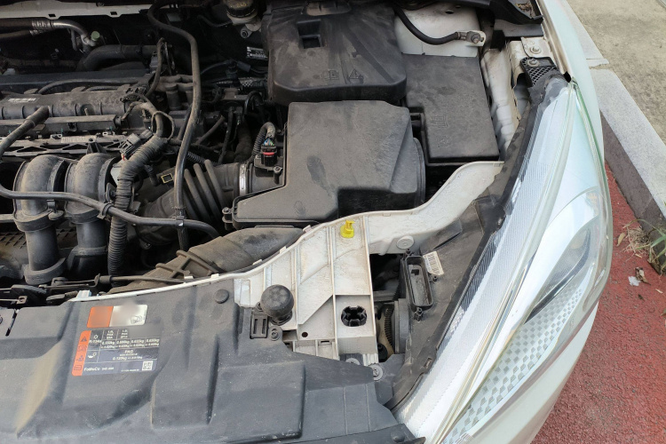 福特 福克斯 2018款 两厢经典 1.6L 自动舒适型智行版局部细节9007