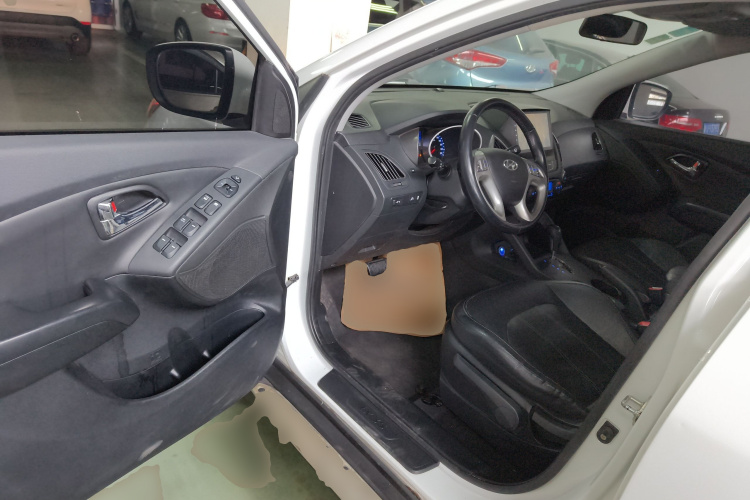 北京现代ix35 2015款 2.0L 自动两驱智能型 国V中控内饰7003