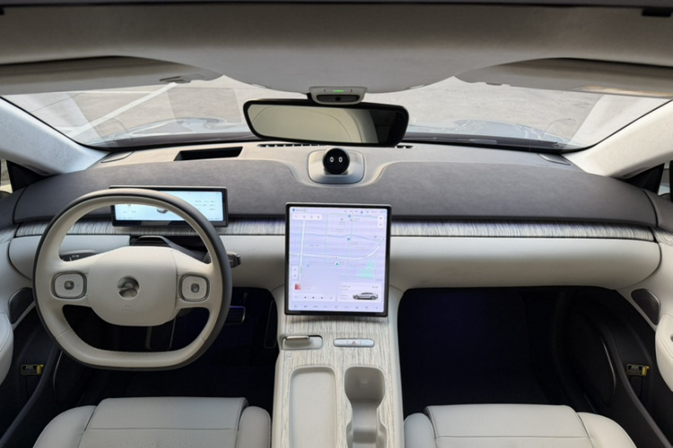 蔚来ET7 2022款 75kWh中控内饰7001