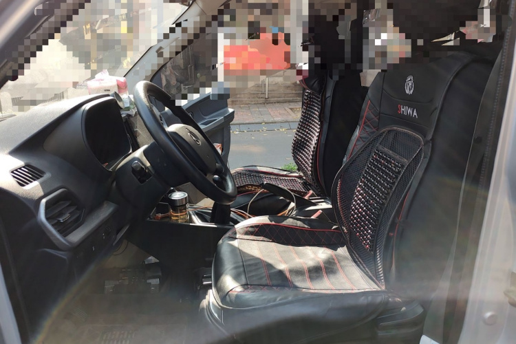 长安凯程 长安睿行M60 2023款 1.5L GDI舒适型客车6/7座中控内饰19