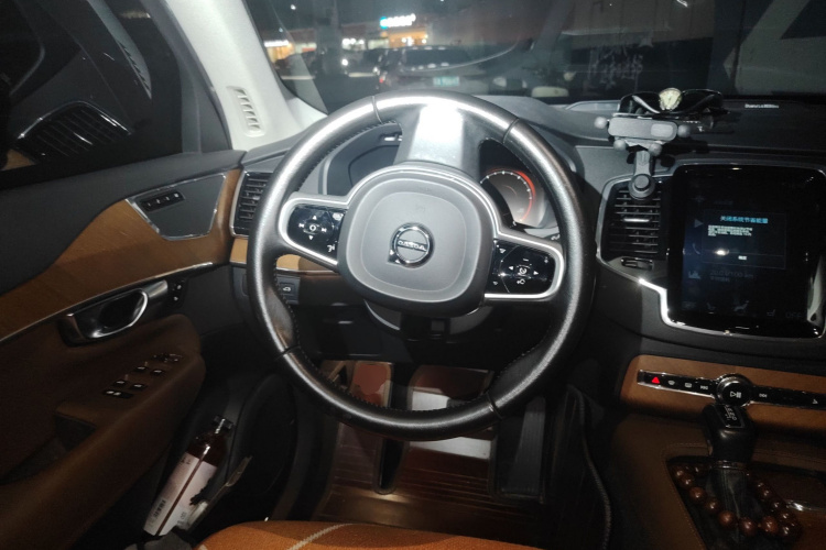 沃尔沃XC90 2019款 T6 智逸版 7座 国VI中控内饰13