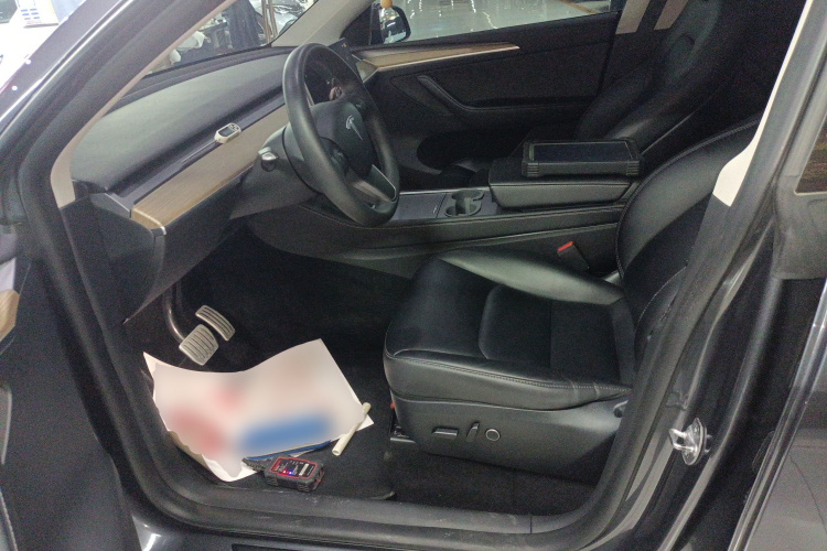 特斯拉 Model Y 2022款 Performance高性能全轮驱动版中控内饰19