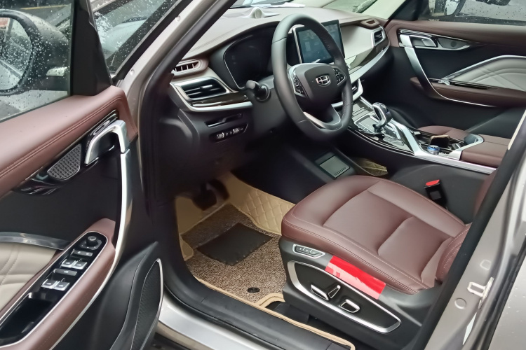 吉利汽车 嘉际新能源 2022款 1.5TD PHEV 白金尊贵型中控内饰7003