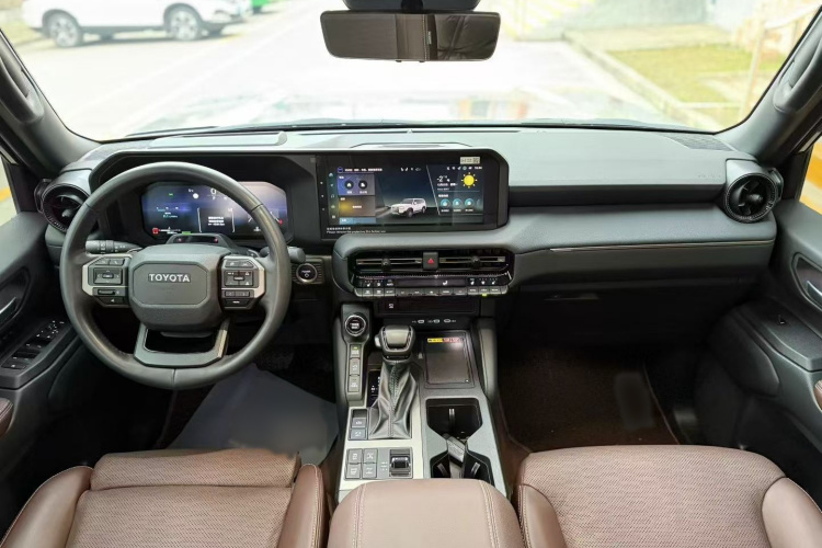 丰田 普拉多 2024款 2.4T 悍野WX版 6座中控内饰7001