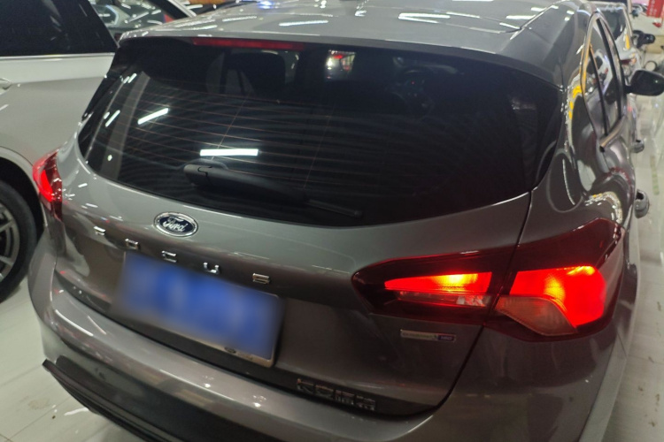 福特 福克斯 2022款 两厢 EcoBoost 180 自动竞速版车身外观6