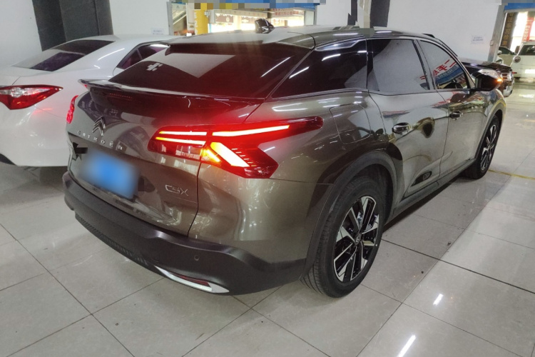 雪铁龙 凡尔赛C5 X 2023款 1.6T 享不凡车身外观6005