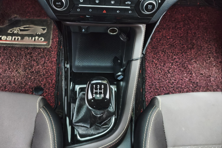 长安 逸动DT 2019款 1.6L 手动舒享型 国VI局部细节18