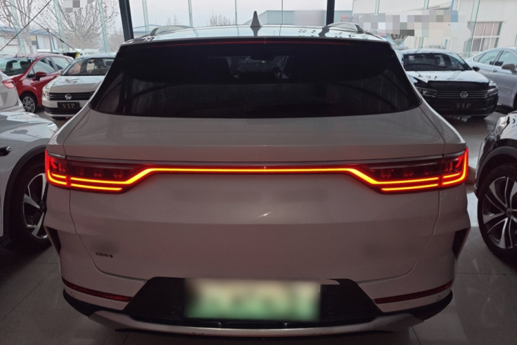 比亚迪 宋PLUS新能源 2021款 DM-i 51KM 尊荣型车身外观6004