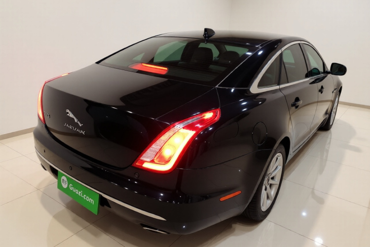 捷豹XJ 2016款 XJL 2.0T 两驱典雅商务版车身外观7