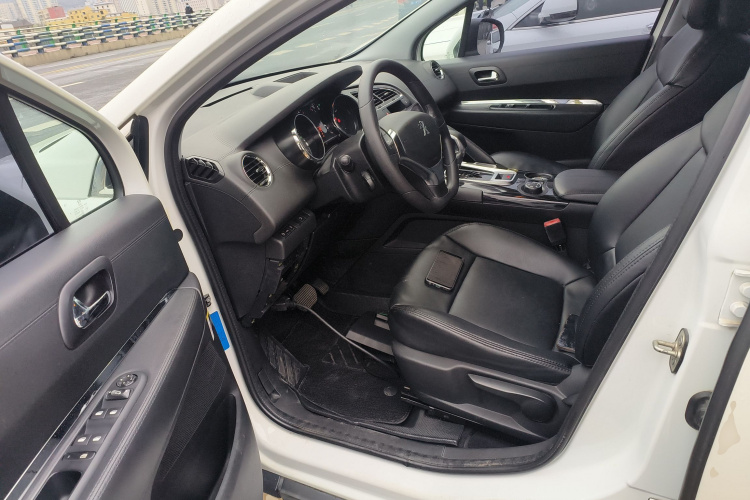 标致3008 2015款 1.6THP 自动经典版中控内饰20