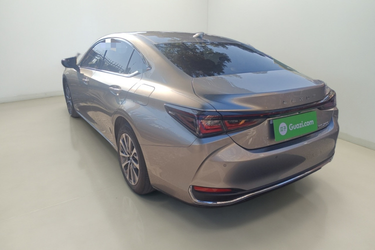 雷克萨斯ES 2025款 200 臻享版车身外观5