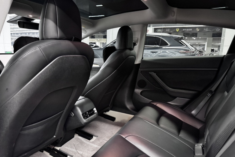 特斯拉 Model 3 2022款 后轮驱动版中控内饰7004