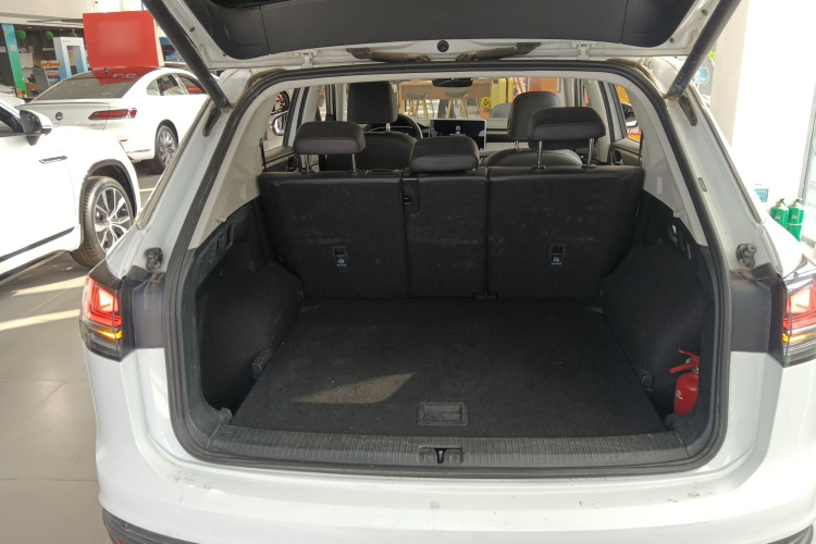 大众 探岳 2023款 300TSI 两驱豪华Plus进阶版机舱底盘23