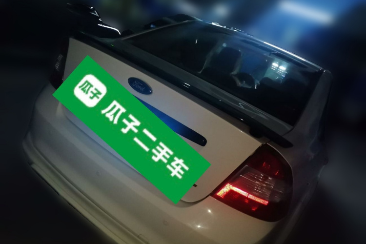 福特 福克斯 2013款 三厢经典 1.8L 手动百万纪念版车身外观7