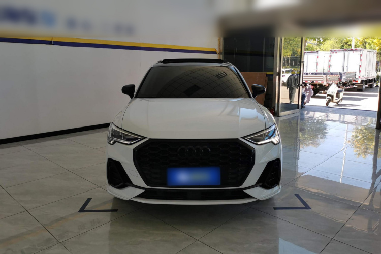 奥迪Q3 2023款 改款 40 TFSI 时尚动感型车身外观2