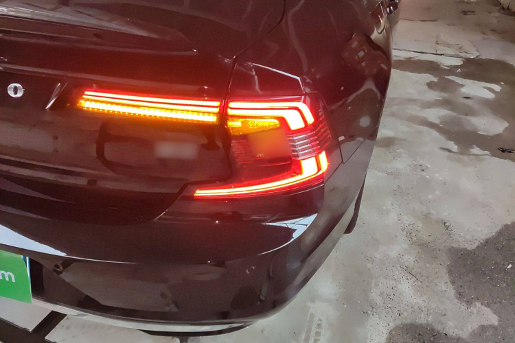 沃尔沃S90 2024款 B5 智远豪华版车身外观9