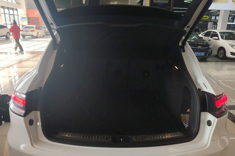 保时捷 2018款 Macan 2.0T机舱底盘23