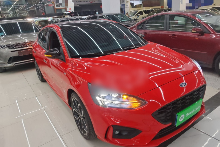 福特 福克斯 2021款 三厢 EcoBoost 180 自动ST Line车身外观3