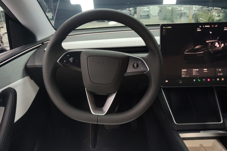 特斯拉 Model Y 2025款 后轮驱动 首发版中控内饰13