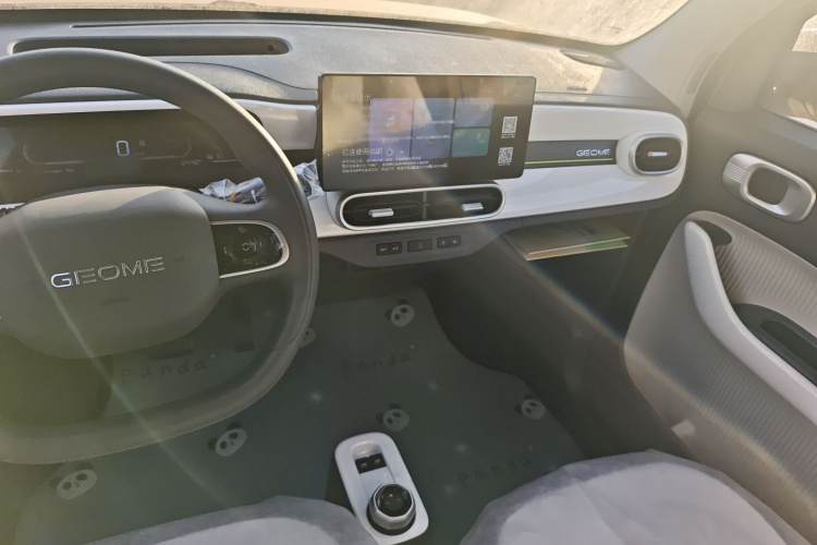 吉利银河 熊猫 2025款 210km 元气熊中控内饰7003