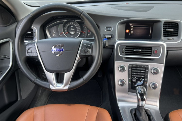 沃尔沃S60 2018款 S60L T3 智进版中控内饰7006