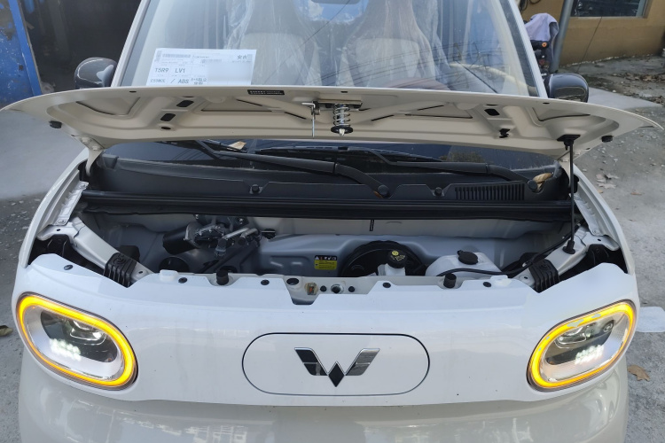 五菱汽车 宏光MINIEV 2024款 第三代 215km 青春版机舱底盘24