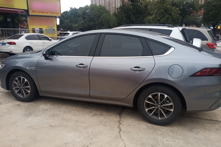 比亚迪 秦PLUS 2024款 荣耀版 DM-i 55KM领先型车身外观4