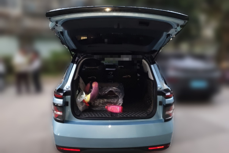 宝骏RM-5 2019款 1.5T CVT 24小时在线尊贵型 6座中控内饰23