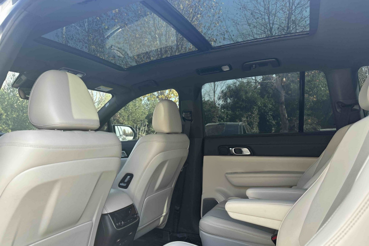 理想汽车 理想ONE 2020款 增程6座版中控内饰7004