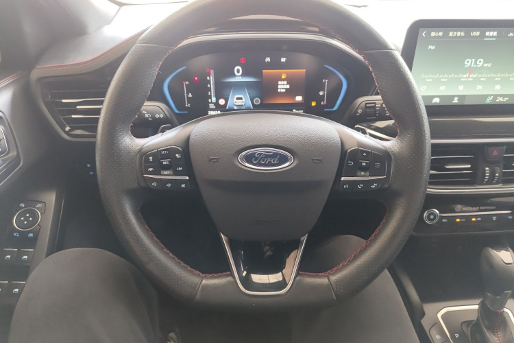 福特 福克斯 2022款 三厢 EcoBoost 180 自动ST Line中控内饰13